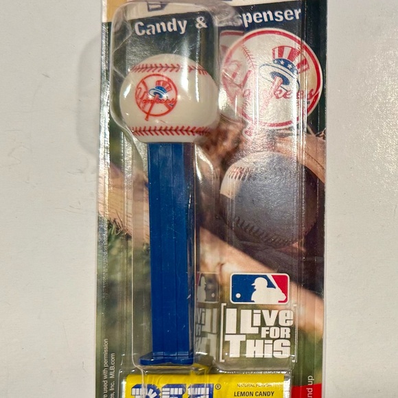 Disney Rainbow Pride Mickey Mouse Watch / NEW BATTERY - Picture 2 of 3